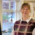 »Jeg er old school og foretrækker fysiske bøger,« lyder det fra Heidi Primdahl Jakobsen, bibliotekar på Galten Bibliotek. Foto: Grethe Bo Madsen
