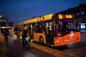 Busserne i Aarhus Kommune er muligvis på vej til at blive fri for spilreklamer. Foto: Christian Lykking