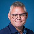 John Finmann opfodrer Syddjurs Komune til at komme ud af starthullerne og få en bid af oprustningskagen. Pressefoto