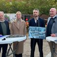 Formand for Aarhus Haandværkerforening Henrik Hoffmann, bestyrelsesleder i Erhverv Aarhus Mai Louise Agerskov i selskab med Venstres Christian Budde og Gert Bjerregaard til pressemødet på Vestrebro Torv.