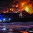 Den firlængede gård var fuldstændigt overtændt. Foto: Presse-fotos.dk.