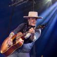 Den canadiske skuespiller og nu også sanger og musiker, Kiefer Sutherland, gav en udsolgt koncert i Kulturhuset Pavillonen.