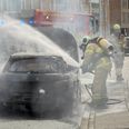 Selvom det måske ser voldsomt ud, er der ikke noget dramatisk ved bilbranden, siger brandvæsenet. Foto: Presse-fotos.dk