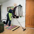 Almindelig rengøring i hjemmet er for langt de fleste danskere nok, hvis det suppleres med ekstra rengøring på udvalgte steder som fx dørhåndtag. Foto: Maria Tuxen Hedegaard