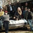 Keminova Cowboy er fem bands og solister, der mødtes på en nedlagt fabrik i Fly en weekend og lavede en vinylplade. De er aarhusianske Sonja Hald, den nordjyske banjofurie, Laura Mo, aarhusianske Ulvetimen og Hverdagens Helte fra Skanderborg plus Telestjernen, der er flyttet fra Aarhus til Fly ved Skive. Foto: Keminova Cowboys