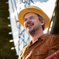 Peter Sommer var tilbage på Sølund, hvor han som ung havde sin første rigtige arbejdsplads – og hvor han fandt lysten til at spille musik. Foto: Mike Madsen