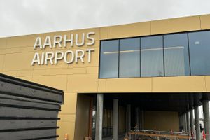 Formanden for Aarhus Airport føler sig fortsat sikker på, at han kan finde en investor, der vil lægge penge i lufthavnen. 