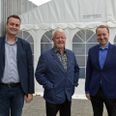 Borgmester Jan Petersen flankeret af folketingsmedlemmerne Leif Lahn t.v. og Michael Aastrup Jensen. Foto: Søren Andersen