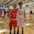 Mads Møller Heegaard (tv) og Peter Meng (th) fra Hadsten Hawks var i weekenden i aktion for det danske U15-landshold i basketball. Pressefoto
