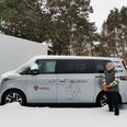 Molsbussen kører tre faste indkøbsture til lokale butikker hver uge og en tur til Ebeltoft, fortæller Annette Munch, koordinator for frivilligbussen på Mols/Helgenæs. Privat foto.