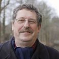 19. marts faldt Jens Bruhn om med hjertestop. Men han blev reddet takket være sin kones indsats og ikke mindst en hjerteløber. Jens Bruhn efterlyser nu sin redningsmand og håber, at han kan møde ham og sige tak for indsatsen.