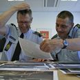 Det var lidt af en opgave, vi satte politikommissær Søren Christensen (tv.) og vicepolitiinspektør Carsten Spliid på. Foto: Signe Haahr Pedersen