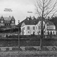 Postkort af villaer på Lindevej og Fyrrevej i Hadsten. Villaen til højre er villaen, som den nystiftede Hadsten Børnehave købte i 1966. Fotoet er over 100 år gammelt og taget fra Østergade mod nord. Foto: Jens P. Rasmussen, omkring 1914-1920, Hadsten Lokalarkiv.