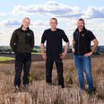 Jonas Würtz Midtgård (th) driver landbrugsvirksomheden Go-Gris sammen med brødrene Mads og Martin Mogensen. Pressefoto