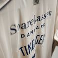 AGF lancerer nu klubbens nye Europatrøje, inden det går løs i Conference League i næste uge. Foto: AGF