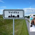 En bestemmelse i lokalplanen gav tårnhøje ejendomsvurderinger i Voldby ved Hammel. Nu har lokalpolitikerne lyttet og fjerner bestemmelsen. Det er Käte Guldholt glad for. Hun er Voldbys repræsentant i Landsbyrådet i Favrskov Kommune. Arkivfoto: CSJ