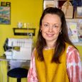 Stine Højland besluttede for syv år siden, at det skulle være slut med at købe nyt tøj til sig selv. Det løfte har hun holdt. I dag driver hun iværksættervirksomheden Atter. Foto: Katrine Friis Pedersen.