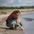 Strandens vækstmiljø giver saft, kraft og salte smage. Læs her, hvad du tørskoet kan samle til middagsbordet, når du alligevel er på stranden. Foto: Adobe Stock