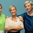 Andrea Elisabeth Rudolph (tv.), Natasja Crone og Louise Wolff (th.) er værter for "Knæk Cancer Live" lørdag 30. oktober. (PR-foto) - Foto: Marie Hald / TV 2/Free