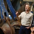 Da kongeparret 2. juni besøgte Norddjurs, var de royale gæster også forbi HSM Industri, hvor de fik en snak med Esben Møller, der stiftede HSM Industri for mere end 50 år siden. HSM Industri har netop fået sin største ordre til dato: en fireårig rammeaftale om produktion og levering af stationsudstyr til 26 busstationer i forbindelse med Borgarlína-projektet i Reykjavík. Foto: Mikkel Berg Pedersen/Ritzau Scanpix