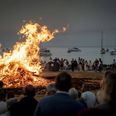 Sankthansaften fejres hvert år den 23. juni med bål og fællessang. (Arkivfoto). - Foto: Mads Claus Rasmussen/Ritzau Scanpix