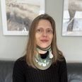 Amalie Andersen lever med to sjældne diagnoser. Efter flere års kamp for hjælp ser hun nu kun én udvej til at få det bedre. Foto: Emma Dalum
