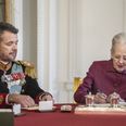 Det var i et stratsråd 14. januar 2024, at dronningen abdicerede. Efter folketingsvalget tirsdag skal kon Frederik afholde sin første kongerunder. Det er normalt dagen efter valget, typisk om formiddagen, at partilederne indfinder sig på Amalienborg. Arkivfoto: Mads Claus Rasmussen/Ritzau Scanpix