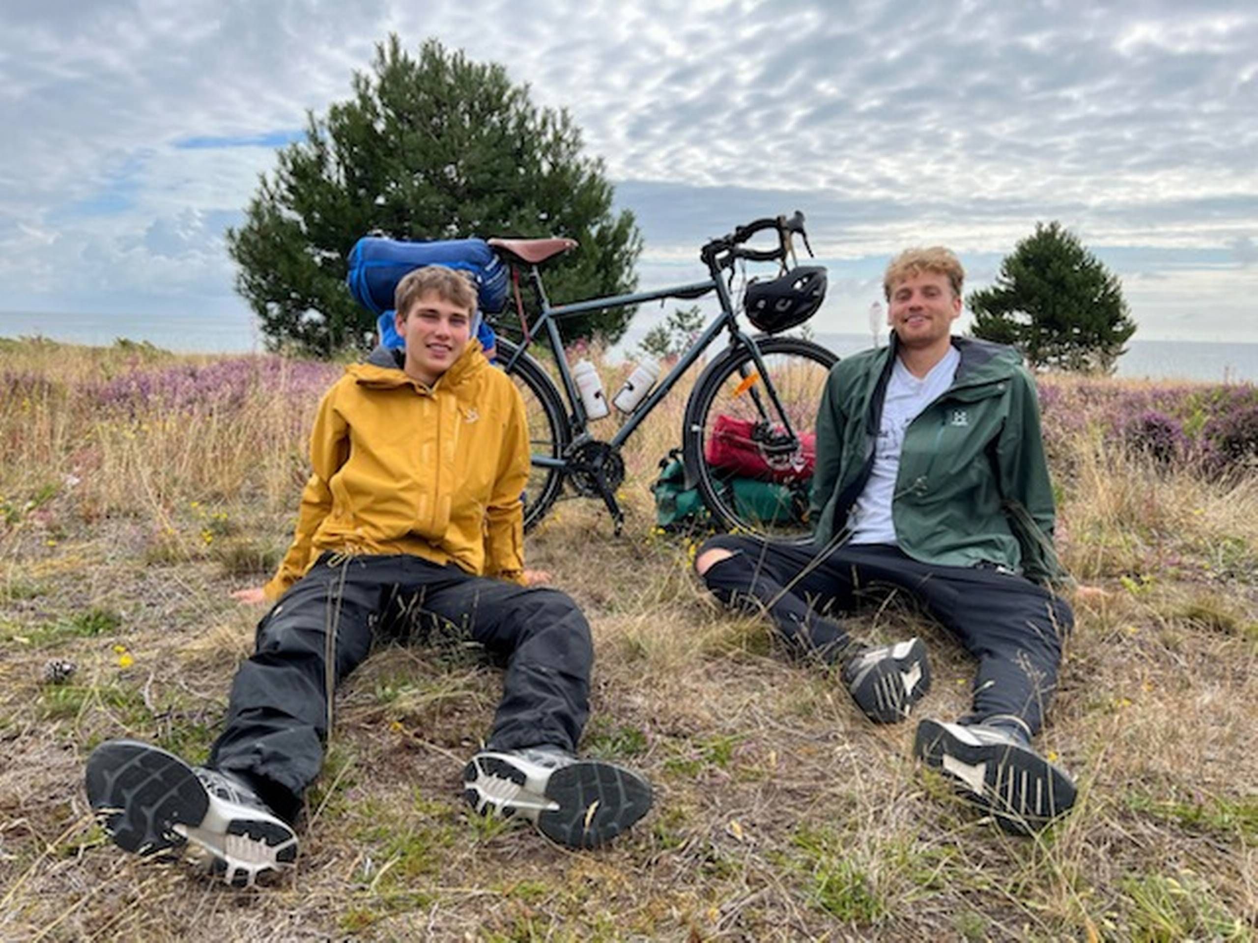 gentage røre ved websted To 'knejter' på jernheste over 15.000 kilometer: Jacob og Malthe rejser fra  Nordkap til Spanien på cykel