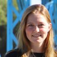 25-årige Stine Falk Eiby læser til lærer i Aarhus. I 2021 blev hun valgt ind i byrådet i Randers Kommune. Foto: Jan Szwed