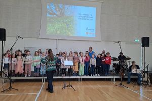 30 børn sang for deres familier, da der var koncert i Kolind+ med projektet "Syngespirerne".