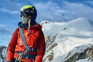 Om lidt over en uge rejser 26-årige Emma Østergaard fra Højbjerg til Nepal for at udleve sin drøm. Endemålet for rejsen er verdens højeste bjergtop, Mount Everest.