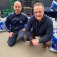 Håb i en svær tid: Daniel Petersen (tv.) og Carsten Johnsen organiserer juleposer, der bringer tårer af glæde til økonomisk udfordrede familier