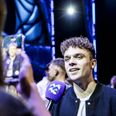 Den 26-årige you-tuber, Rasmus Brohave, er vant til at håndtere 9000 livepublikummer - også når brandalarmen går - og sine 700.000 følgere, men det er noget helt andet at spille og synge i Askepot the Musical.