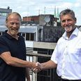 Jørgen Hermansen (tv) og administrerende direktør i Bravida Danmark Johnny Hey. Pressebillede