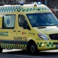 Drengen blev hentet med ambulance. Arkivfoto
