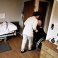 Inden for de næste ti år vil der komme til at mangle et markant antal SOSU-ansatte i Syddjurs Kommune, viser ny fremskrivning. Arkivfoto: Thomas Borberg / Polfoto.