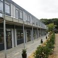 Det bliver blandt andet i pavilloner som disse, MIN Friskole starter op i august 2020, mens bestyrelsen nu arbejder på flere løsninger efter ansøgningen om lokaleleje på Ørum Skole blev afvist. I øjeblikket lyder elevtallet på friskolen på 95 til næste års opstart. I alt 129 børn er lige nu indmeldt på skolen. Foto: MIN Friskole