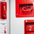 Det er ikke tilladt at trække i nødbremsen blot fordi, man er på det forkerte tog. Arkivfoto: Adobe Stock