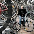 Cykelplatformen over Bruuns Bro i Aarhus lukker allerede i dag, mandag, efter Banedanmark har konkluderet, at tilstanden på platformen er alarmerende dårlig. Foto: Gregers Tycho