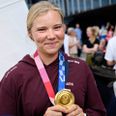 OL-guldvinder Anne-Marie Rindom blev modtaget af venner, familie og presse, da hun sammen med Viktor Axelsen landede i Københavns Lufthavn fredag 6. august 2021. Nu bliver hun også hyldet i Aarhus, hvor hun er bosat. (Foto: Philip Davali/Ritzau Scanpix)