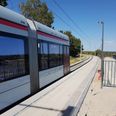 Din Avis efterlyser passagerer på letbanestrækningen Aarhus-Grenaa, som på dele af strækningen oplever, at toget bumper så meget, at de bliver køresyge. Foto: Lars Norman Thomsen