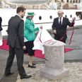 Dronning Margrethe modtages af borgmester Jacob Bundsgaard ved regentparrets ankomst til sommerresidens i Aarhus i 2012.