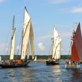 Tirsdag 30. juni lægger op mod 40 historiske træskibe til i Grenaa til Nordisk Skudetræf. Det bliver samtidig anledningen til et stort social arrangement i Sydhavnen. Pressefoto/Træskibsforeningen Aarhus