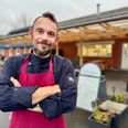 Dimitris Stinis har efter længere tids forhandlinger overtaget forpagtningen af Café Fjelle, som nu får navnet Café Fjelle by Alt Til Dagen. Dermed kan indehaveren fortsætte sit populære spisested i Fjellerup. Foto: Simon Carlson