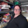 I kælderrummet til lejligheden i Viby opbevarer Tina Kvist alle pakkerne til julekalenderen.