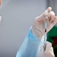 Myndighederne har i øjeblikket sat turbo på vaccineindsatsen herhjemme. Derfor ansætter Region Midtjylland nu mere sundhedspersonale. Foto: Jens Dresling