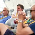 Jørgen Leth (tv.) har i mange år dækket Tour de France for TV2 - her ses han sammen med Chris Anker Sørensen og Brian Nyggard ved 8. etape Fra Dole til Station Des Rousses i 2017. Men i år bliver vender han tilbage hos konkurrenterne fra Discovery. Arkivfoto: Claus Bonnerup