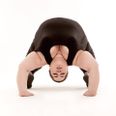 Med inspiration fra Jane Fondas workouts fra 80'erne udfordres både tyngdekraften og vores forudindtagede holdninger til kropsidealer i et one-woman-show af italienske Silvia Gribaudi. Hun udfordrer kroppens grænser med humoristisk charme, ironi og hyperenergisk dans.
