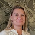 Mariejo Christensen, næstformand i FOA Randers, fremhæver ledelsens åbenhed og ansvarstagen på Frejasvænge. Pressefoto