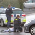 Billedet her tyder på, at en mand er blevet anholdt. Dette er ikke bekræftet af politiet. Foto: Øxenholt Foto